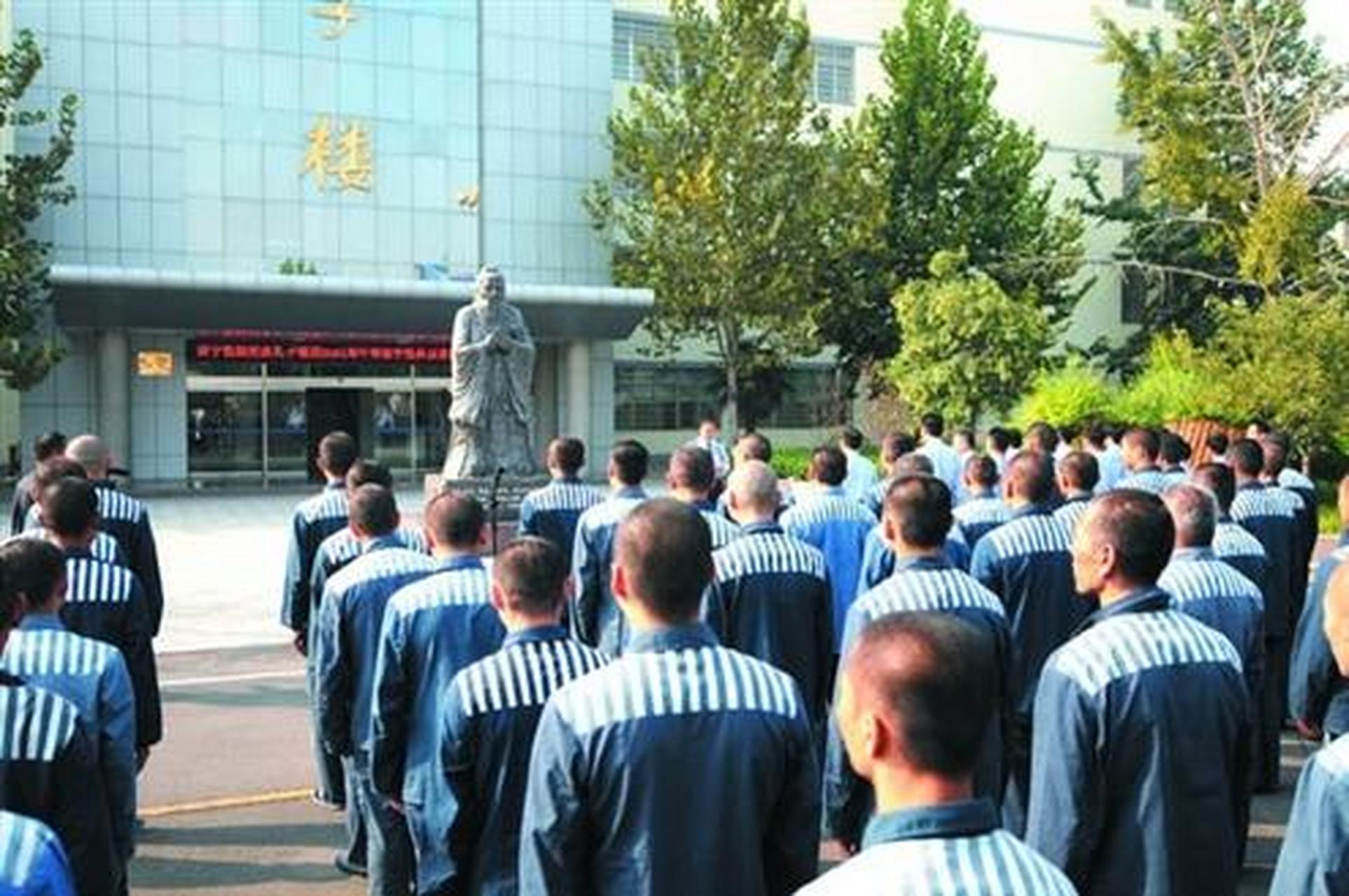 20日山东济宁任城监狱因疫情爆发新增确认200例,本来下降趋势的新增