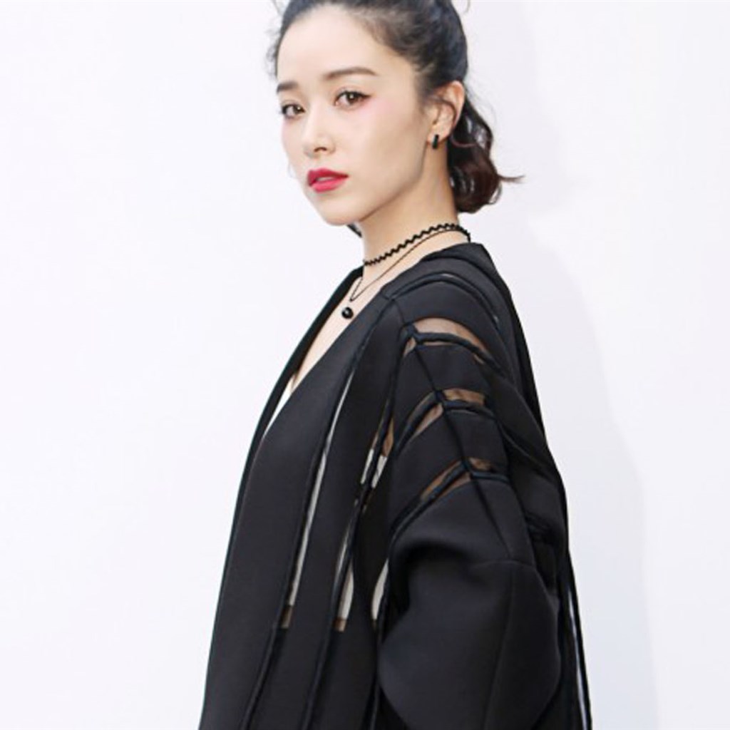 精彩内容: 直到猴子将他们一路载回了家,殷茵才想起来说好要买抱枕的