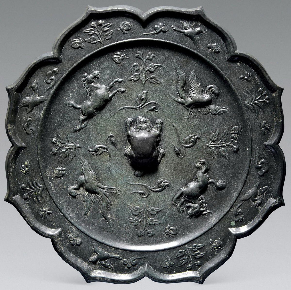 青铜器欣赏——唐代菱花镜