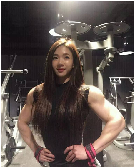 韩国健身女子池妍玉,结实的肌肉,男人看了自愧不如
