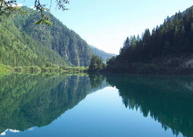 欣賞一組關於九寨溝鏡海的圖片,安靜美好的風景.