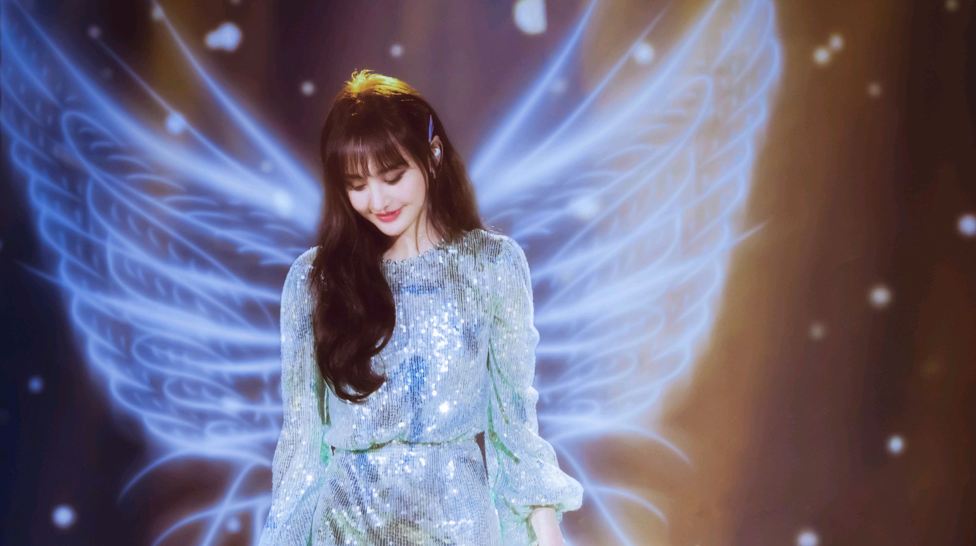 郑爽演唱《追光者》为大家加油,王一博《不放弃》手势舞温暖人心