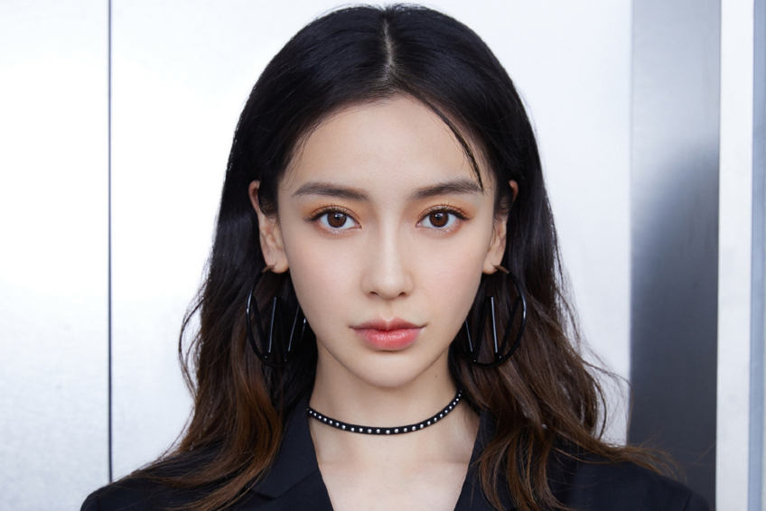 笑起来很美的女生,都有这几个特征,不用美颜滤镜也是"女神"