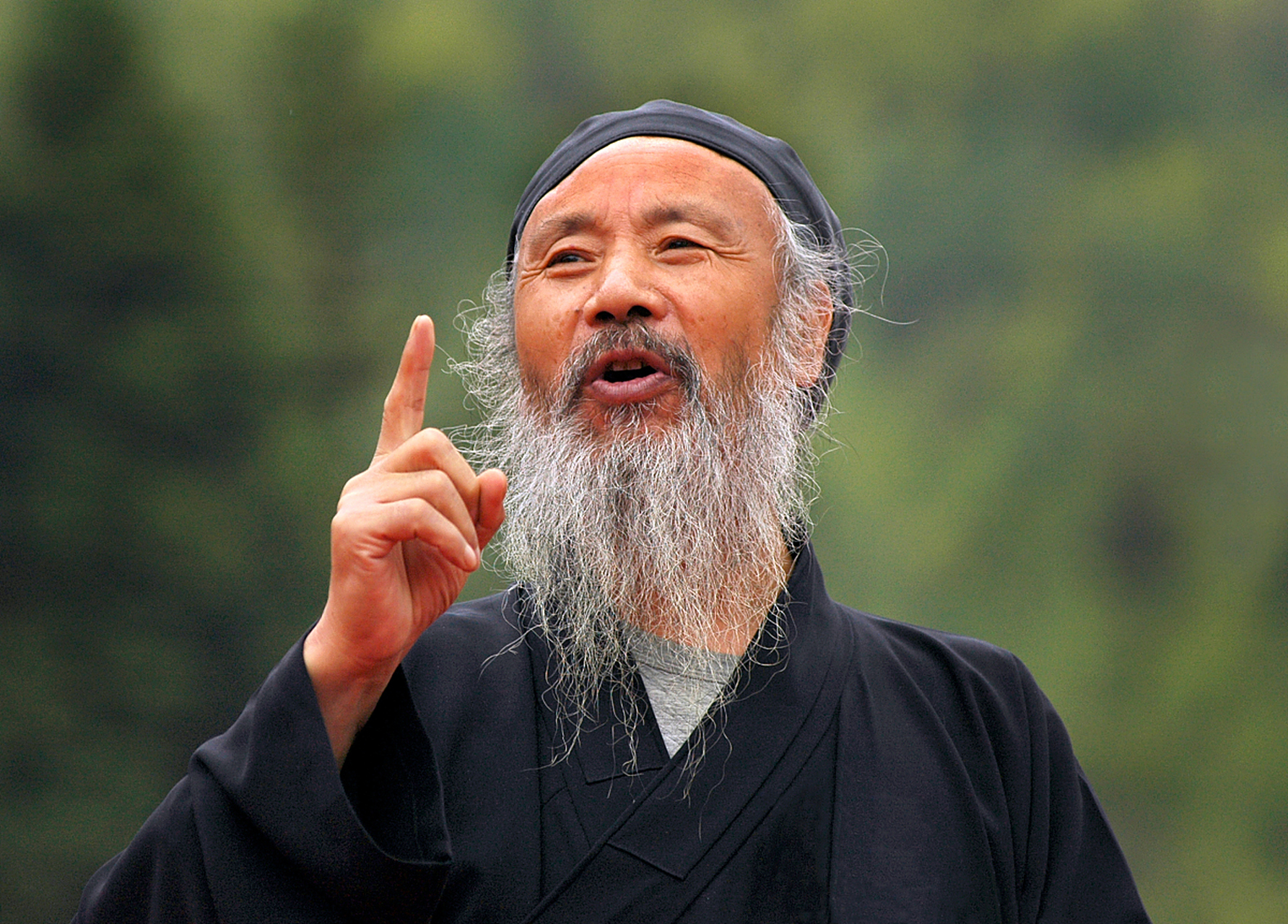 古时,有一个老#道士# .一日清晨,老道士的徒弟小道童突然跑来告诉老道