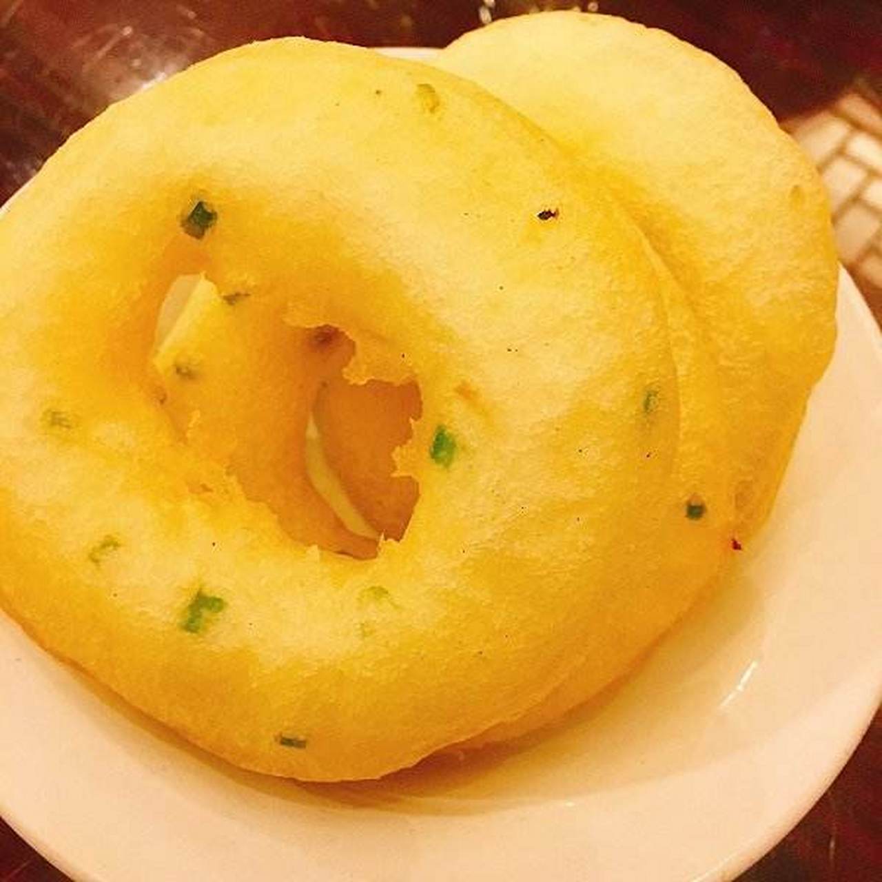 百城百味##百城百味长沙#葱油粑粑:这个小吃有点像武汉的特色早点面 