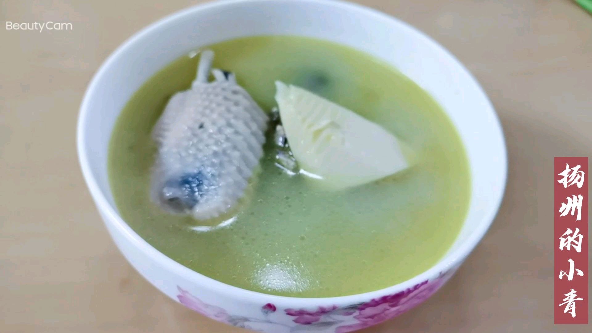 小青炖鸡汤的方法独特,鸡汤浓香看了就想吃!