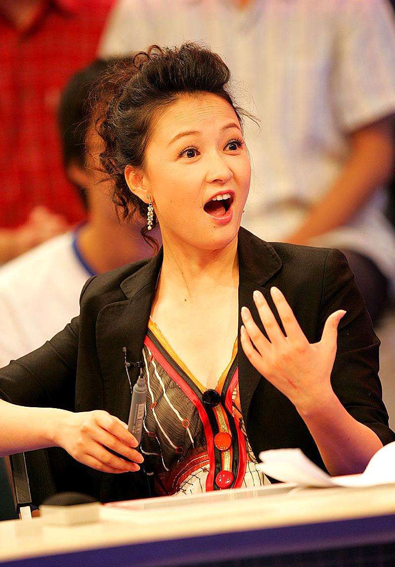 1986年,正在大同中学读初三的袁鸣从近3000名应试者中被选中成为全国