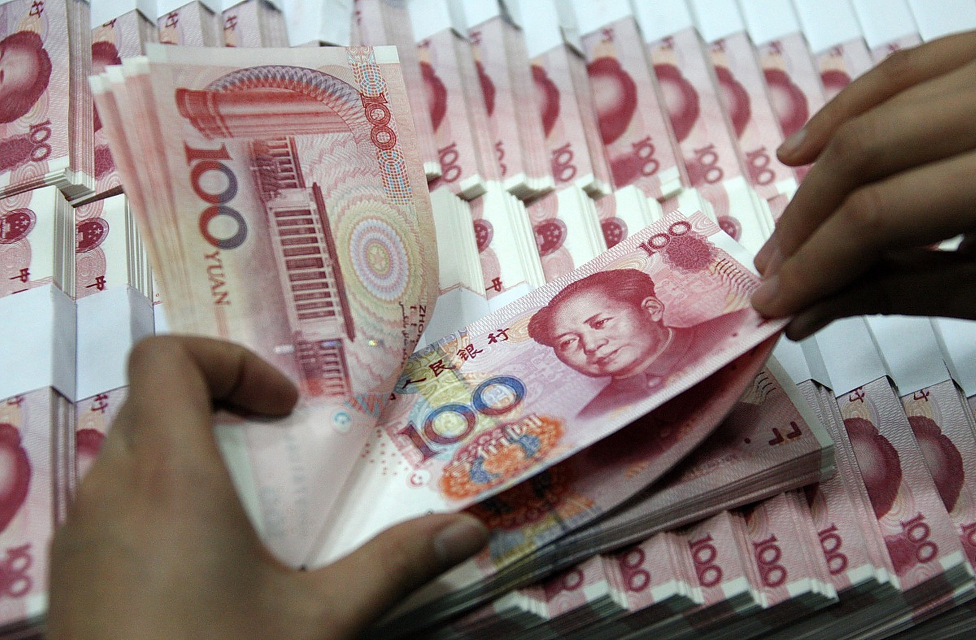 下午时段,在岸,离岸人民币双双强势上扬,重返7.