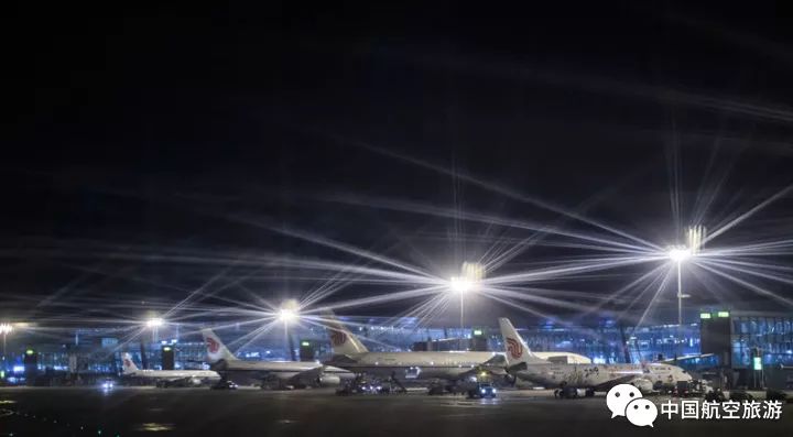 航空互动科普|机场跑道的灯,灯光背后藏着的"硬核"秘密