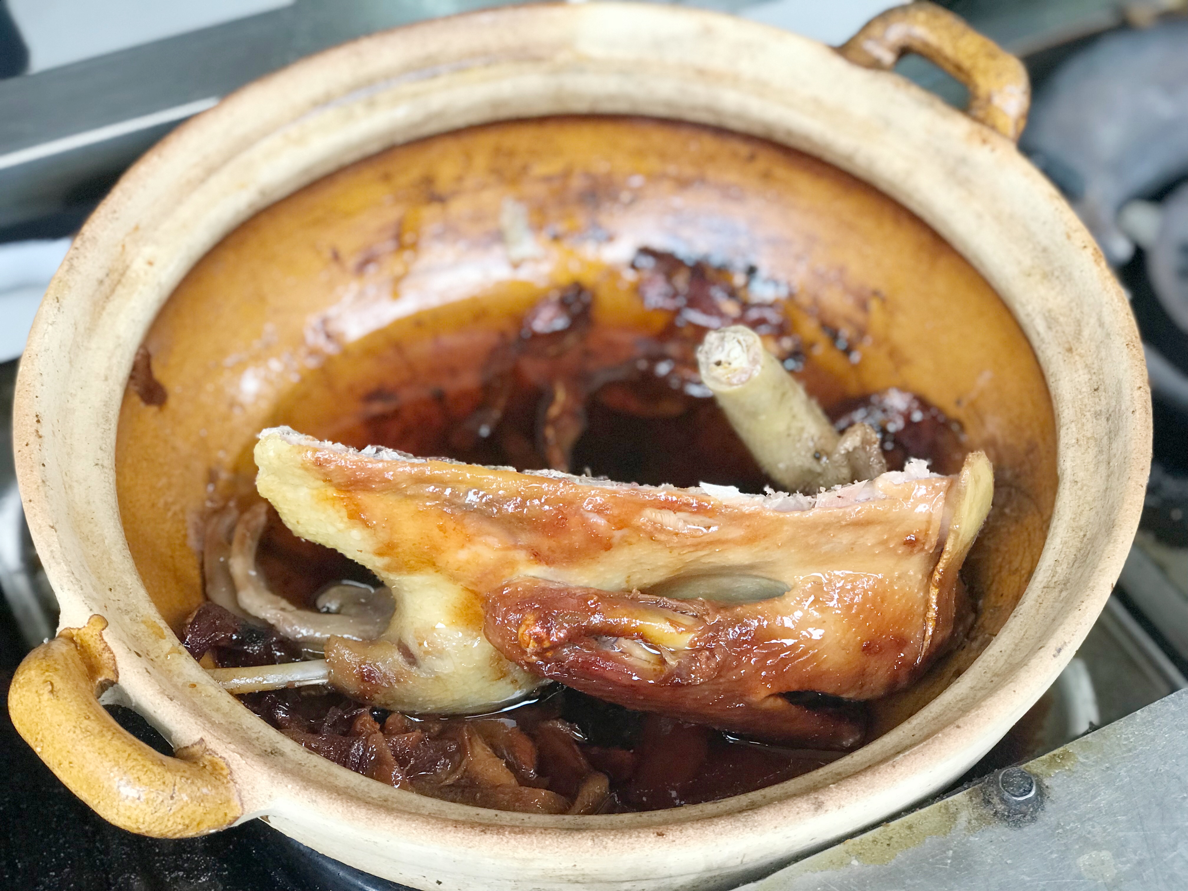 今天想念姜母鸭的味道了,就买了半只姜母鸭回家解馋.
