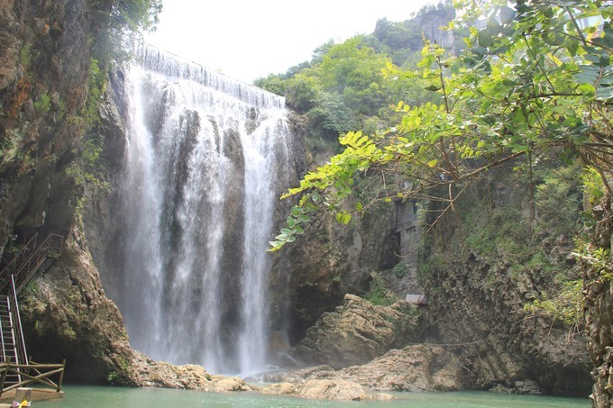 绥阳红果树:集洞,林,山,水为一体,是贵州山水风光的荟萃地