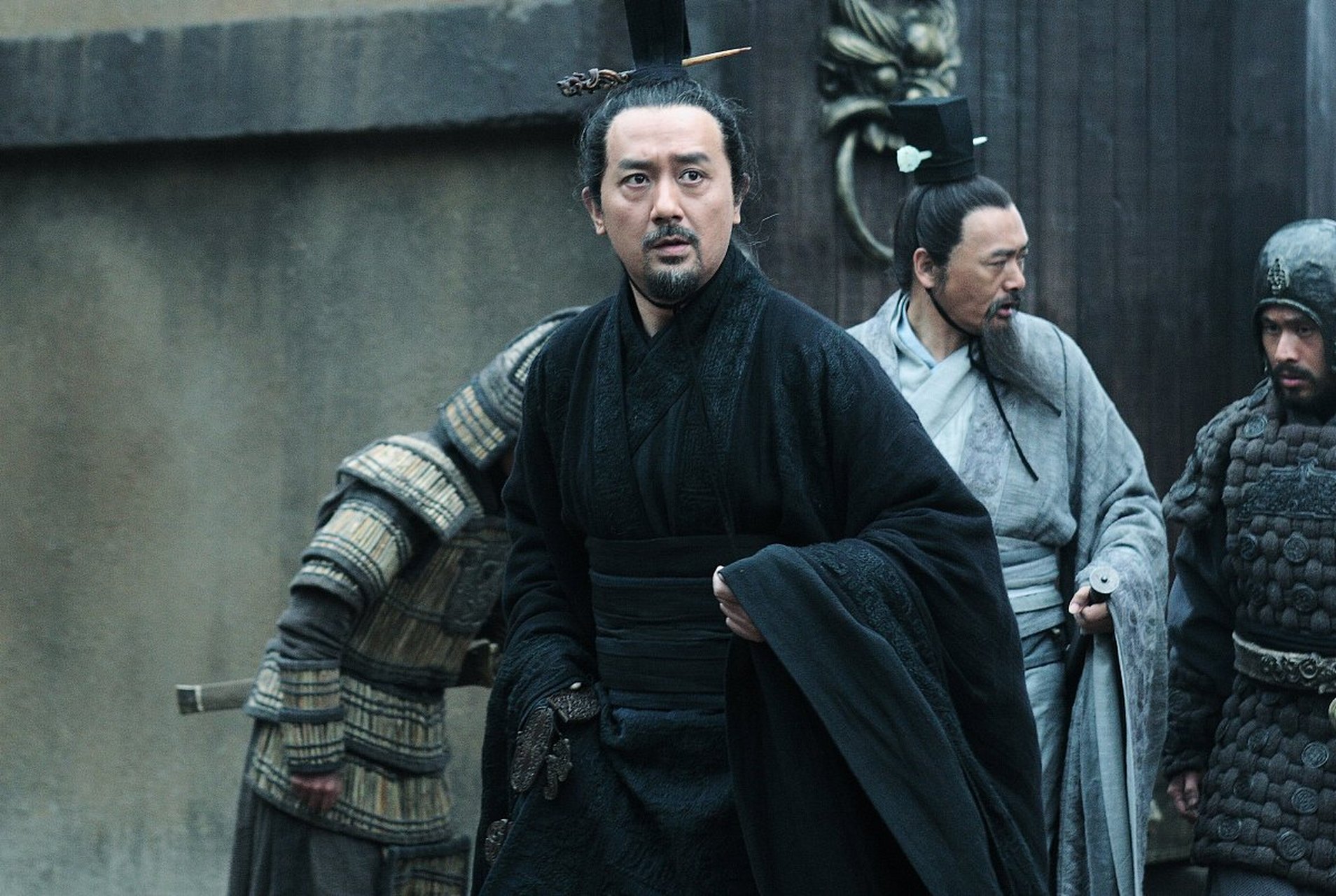 不用事后诸葛亮的眼光,以当时的情况来看,背盟应该是孙权的唯一选择