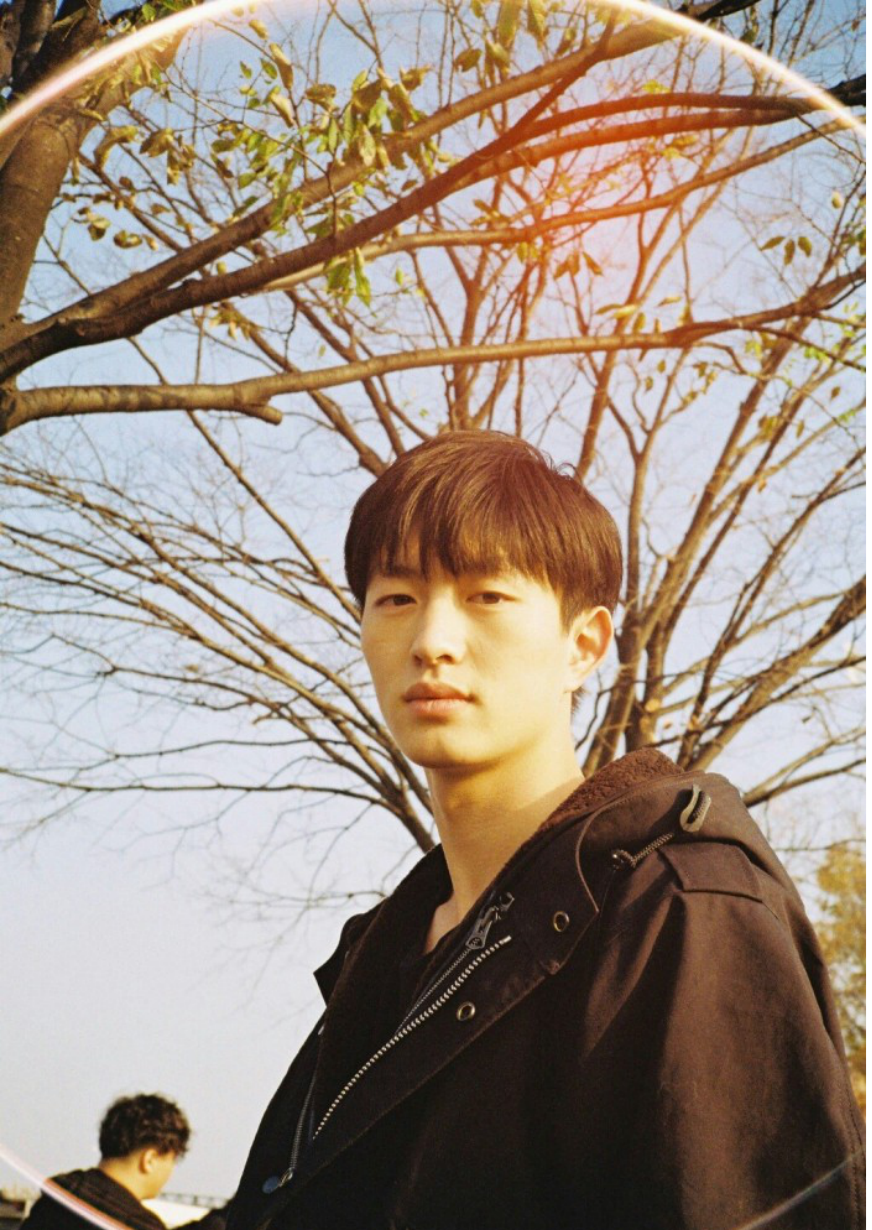 作为"男神收割机"的春夏,如今与金大川机场大方牵手,公布恋情