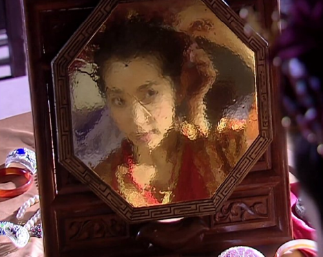 对镜梳妆的古装女子:文蔷恬淡,楚慧温婉,你最喜欢谁?