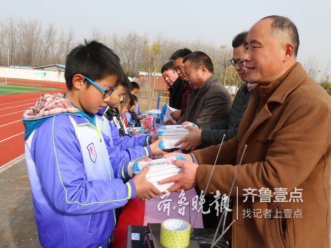 曹县苏集镇开展"普法进校园,争作宪法小卫士"活动