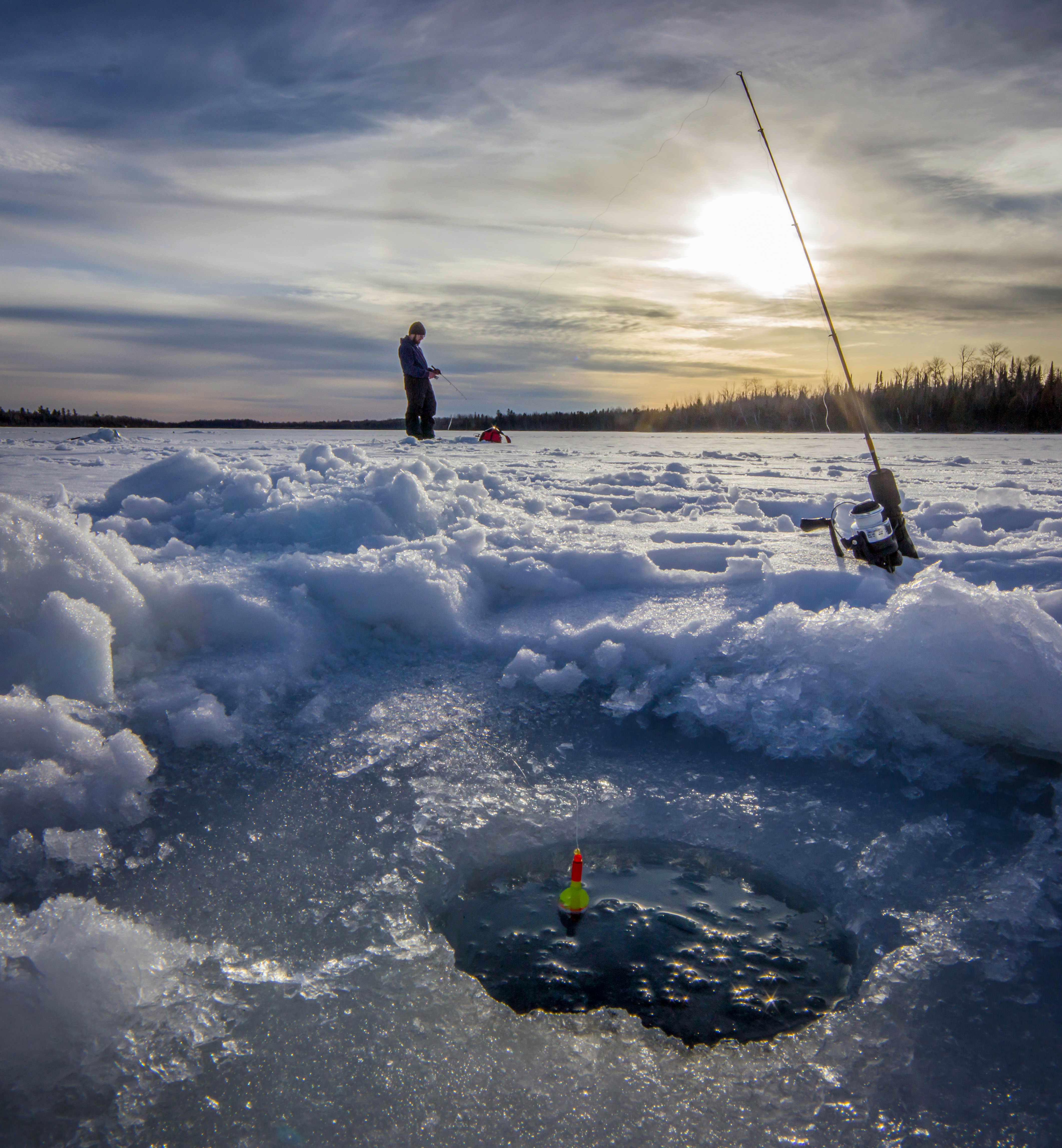 谁说冬天度假只能滑雪?去明尼苏达冰钓更有范儿
