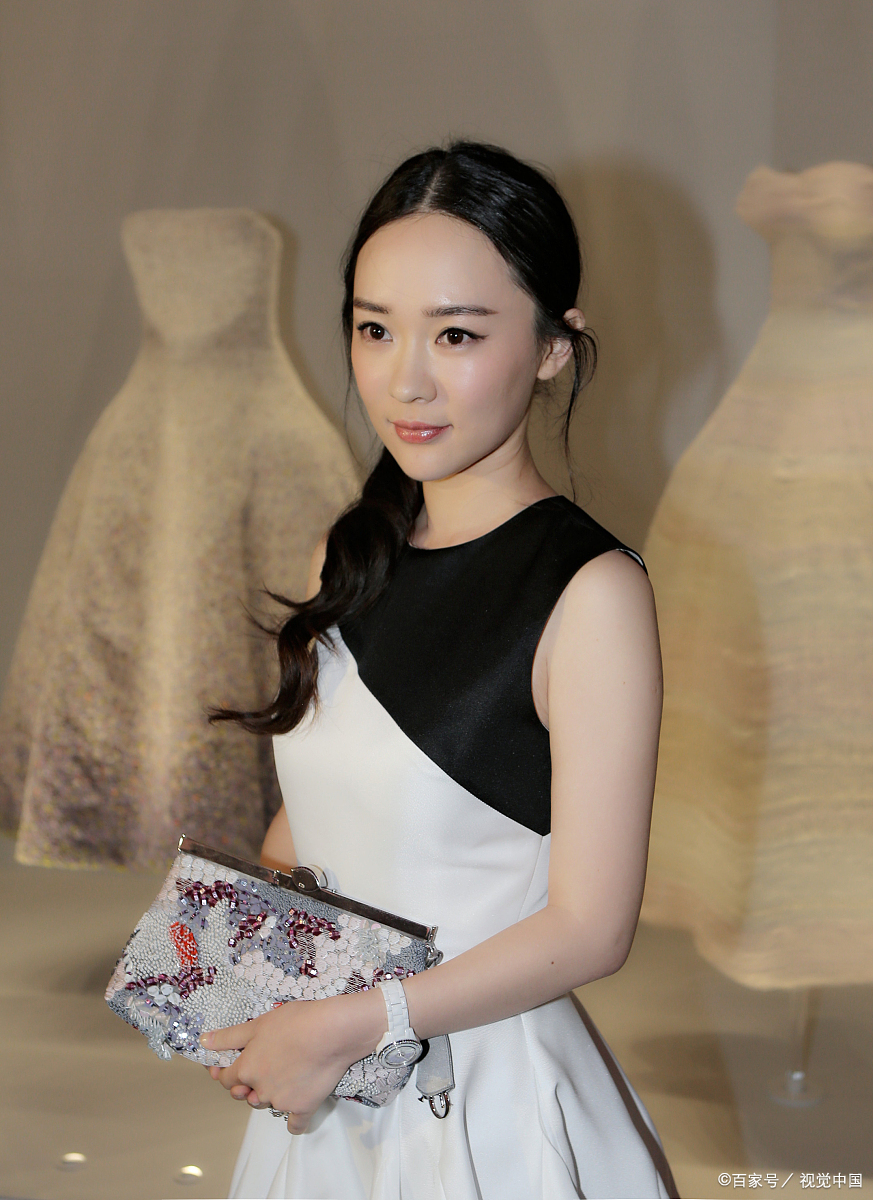 霍思燕和杜江三亚游玩,霍思燕胖到150斤,网友嘲笑他们是母子档