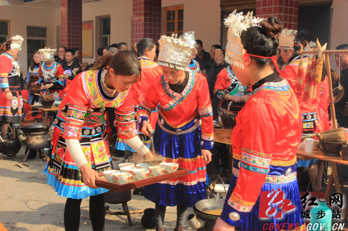 陈罡)3月12日,春光明媚,鸟语花香,城步县汀坪乡16个代表队共200余名