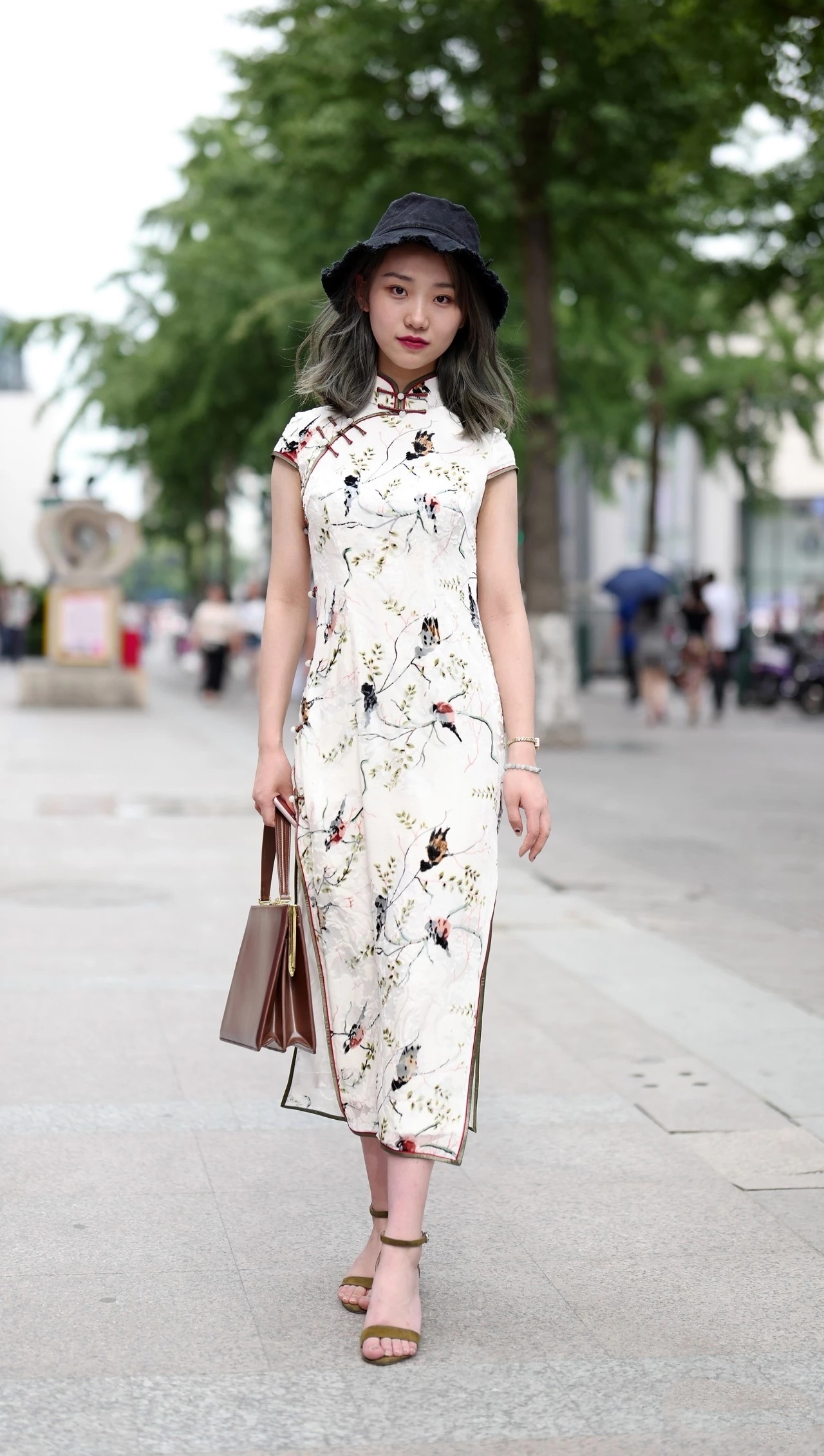 街拍:旗袍真是一件显身材的单品,性感有韵味,尽显东方美