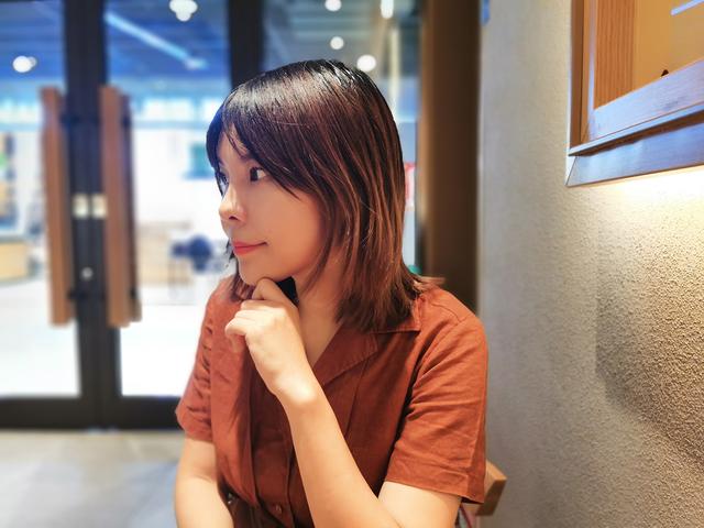 华为mate 30 pro实拍人像,虚化效果自然,不需要带单反了