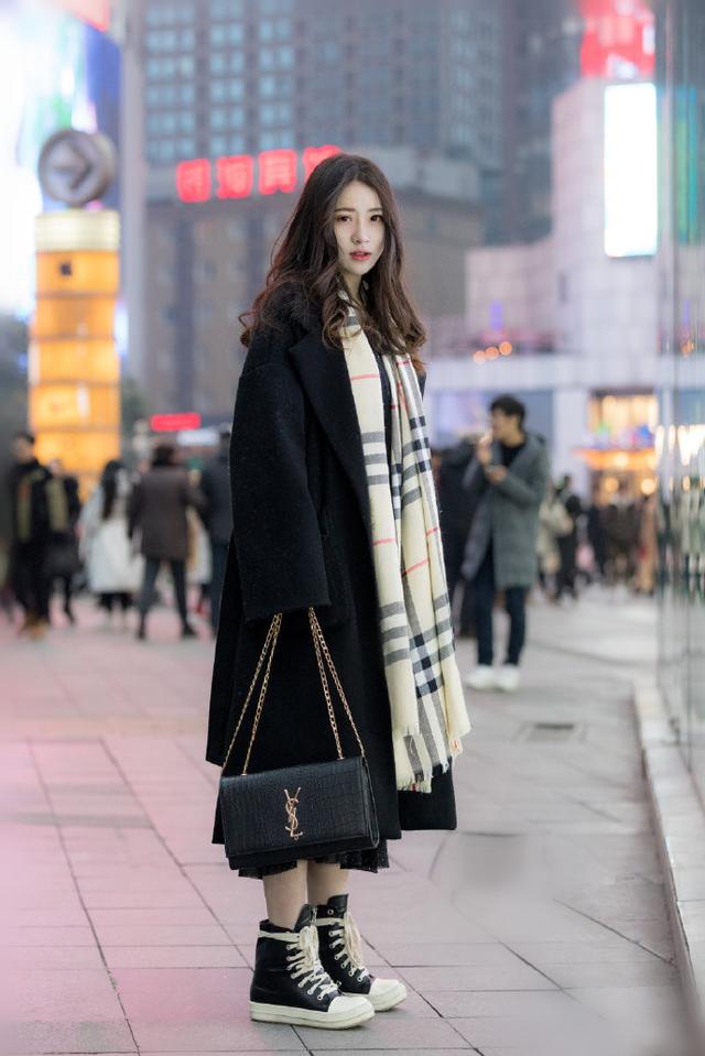 春花秋月 夏蝉冬雪 不会散去