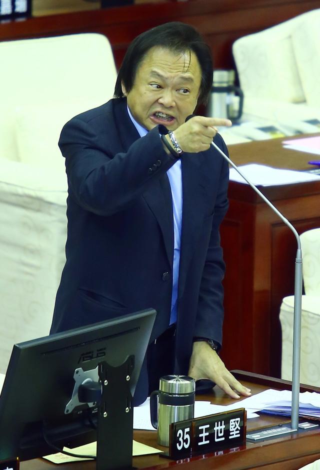 王世坚爆柯文哲密会14位大老板当"饭童",柯呛"头壳有问题"