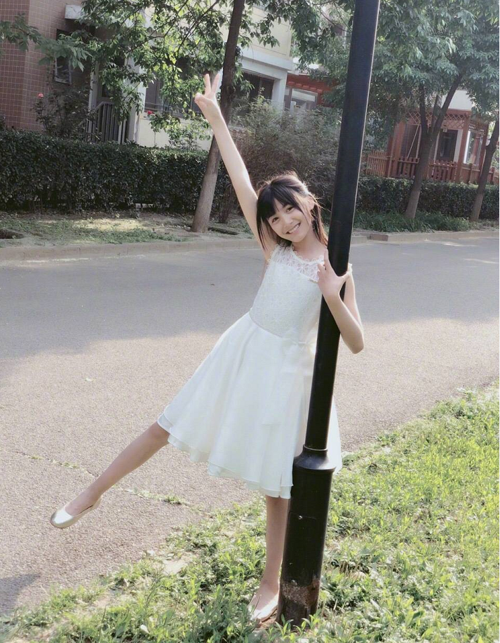 本以为森碟穿白裙子的样子已经很仙女了,看到张籽沐后我愣住了