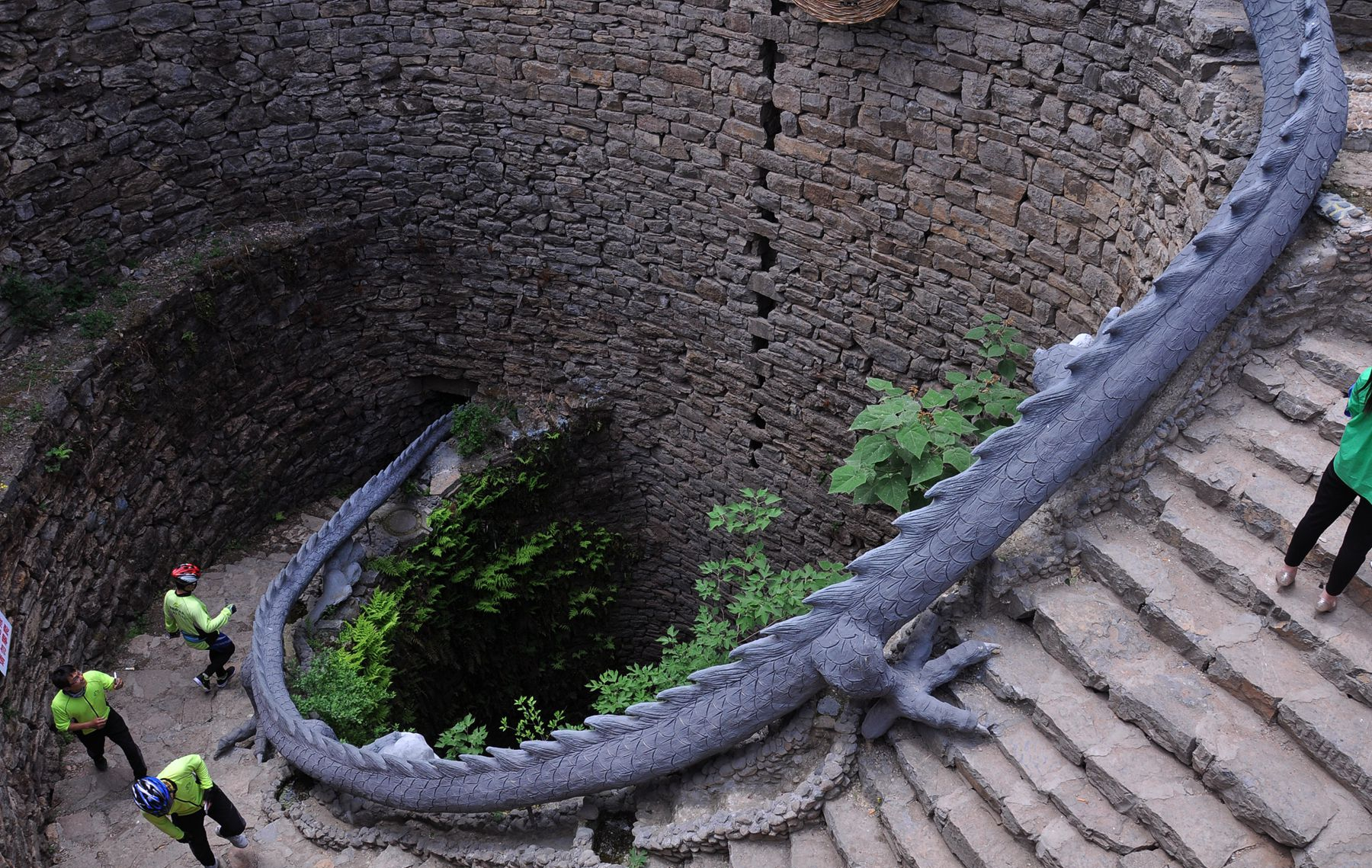 今天我就要给大家介绍一个这样的水井,这个水井在山东的一个古村中