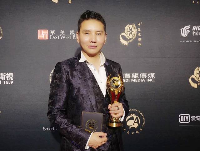 演员章小军凭借《暖男记》 荣获第十五届中美电视节最佳男配角
