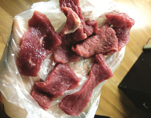 人造牛肉是用什么做的?要怎么辨别真假牛肉呢?看完快告诉家里人