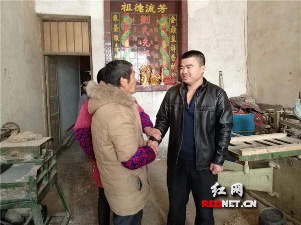 衡阳县:勇救三爷孙的小伙子获"湖南省道德模范提名奖"