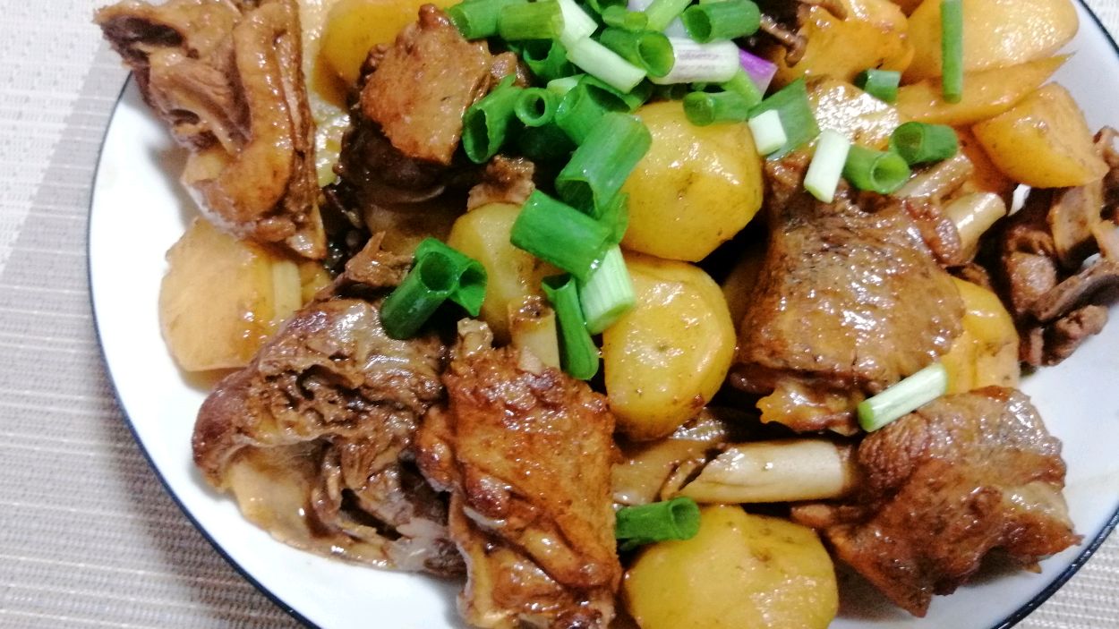 爱吃鸭肉的看过来,这款家常做法,配料简单鲜香美味,特别好吃