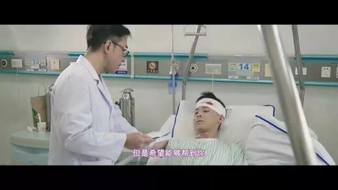 主刀医生刚从手术室里出来时,说的那句"手术很成功".