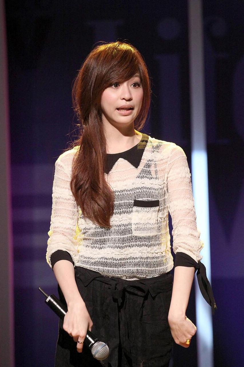 王心凌发文透露前两天做了手术# 近日王心凌在自己的社交平台发文楚 