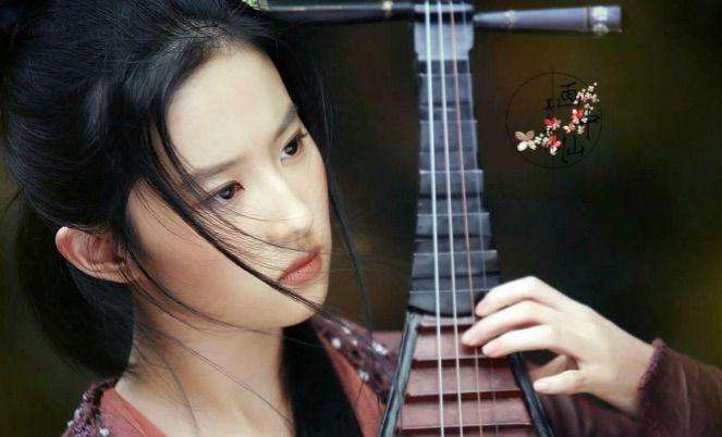 刘亦菲片场轻松腿咚,腿长一米八真的不夸张