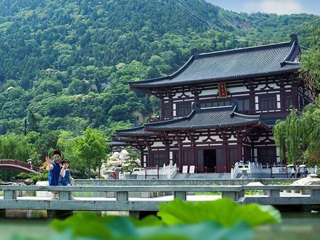 唐代皇家园林风格开始多元化,既有豪放的气度,也有精巧的构思