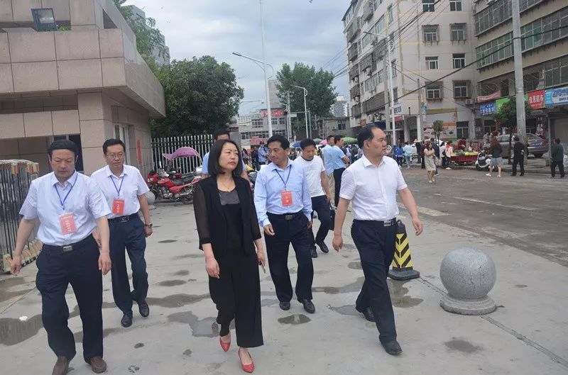 县委书记张国瑜检查2018年高考工作