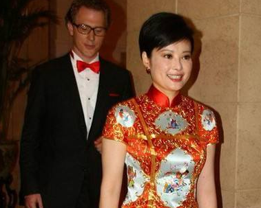 袁立被曝三婚,前两任闪婚过程相当狗血,离婚原因金星也问不出来