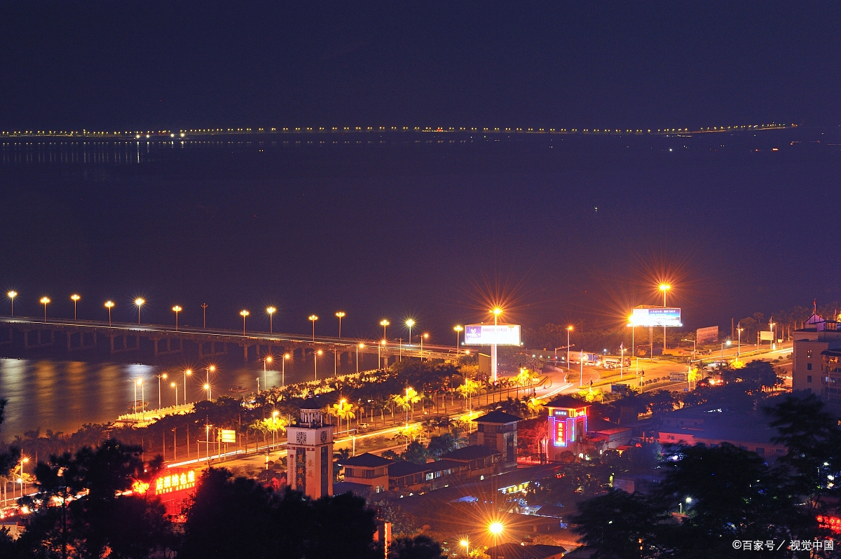 防城港的夜市文化非常丰富多样,各个夜市都有自己独特的特色和魅力.