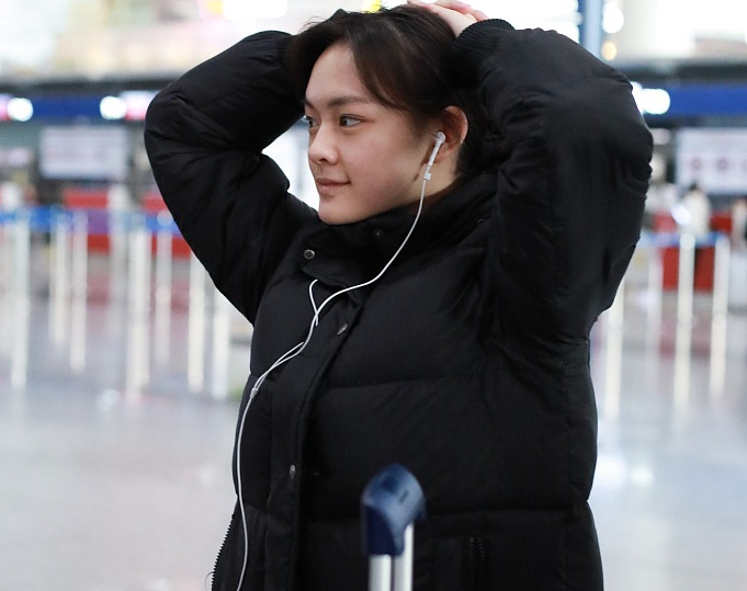 文淇现身机场,打扮随意,放飞自我,网友:碾压关晓彤的宝藏女孩