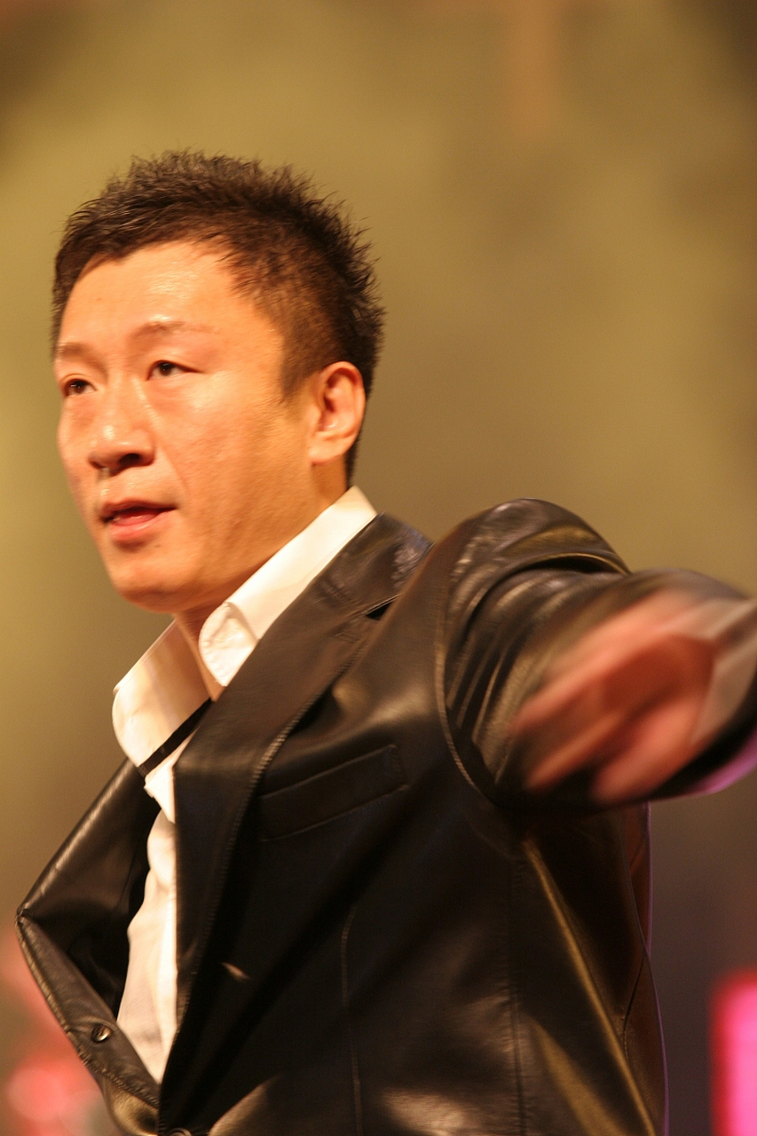 近日,娱乐圈再次成为焦点,知名演员孙红雷因转移上亿资产定居国外