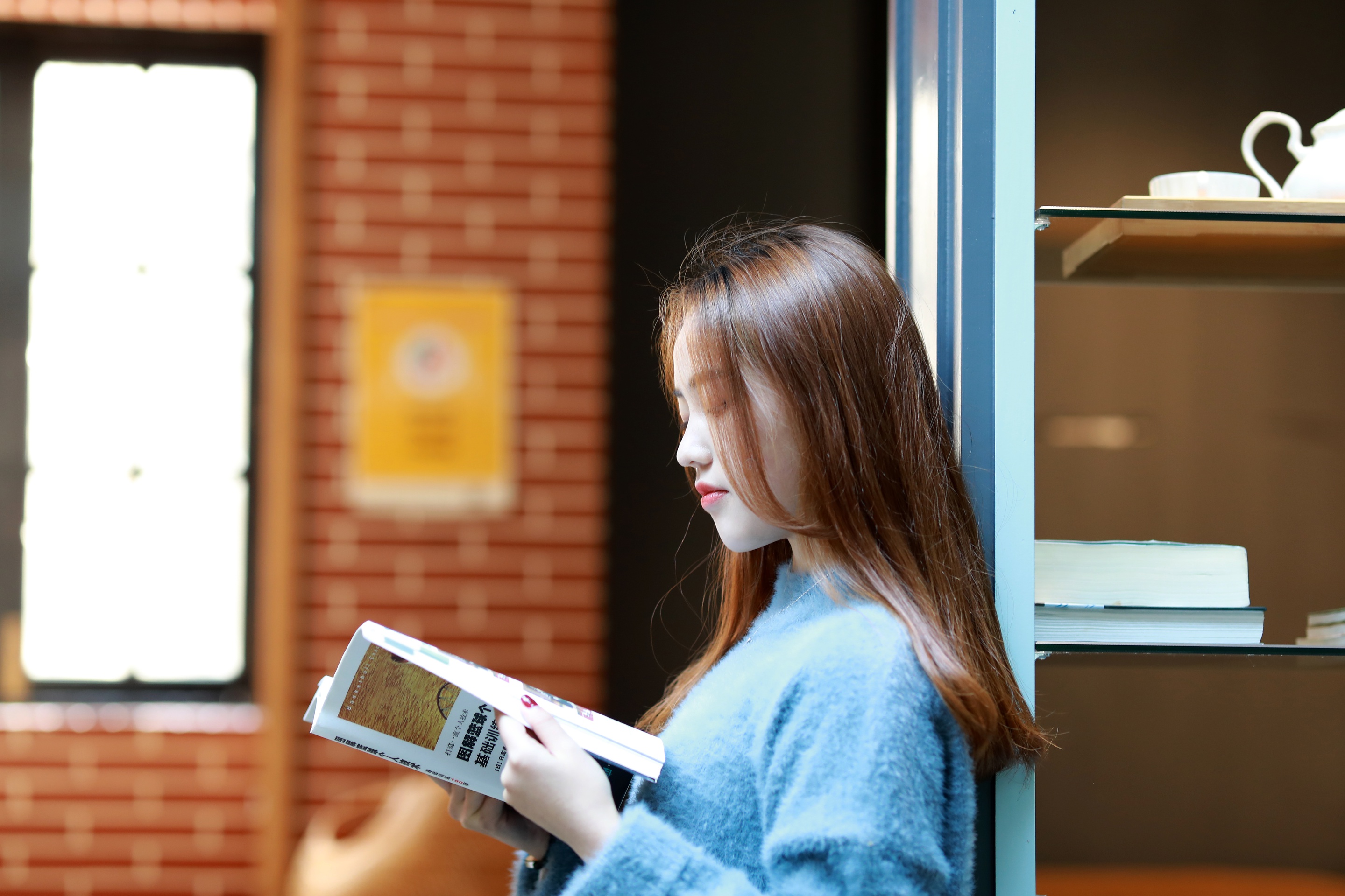 年轻人多读书,女孩子要稳重少浮躁