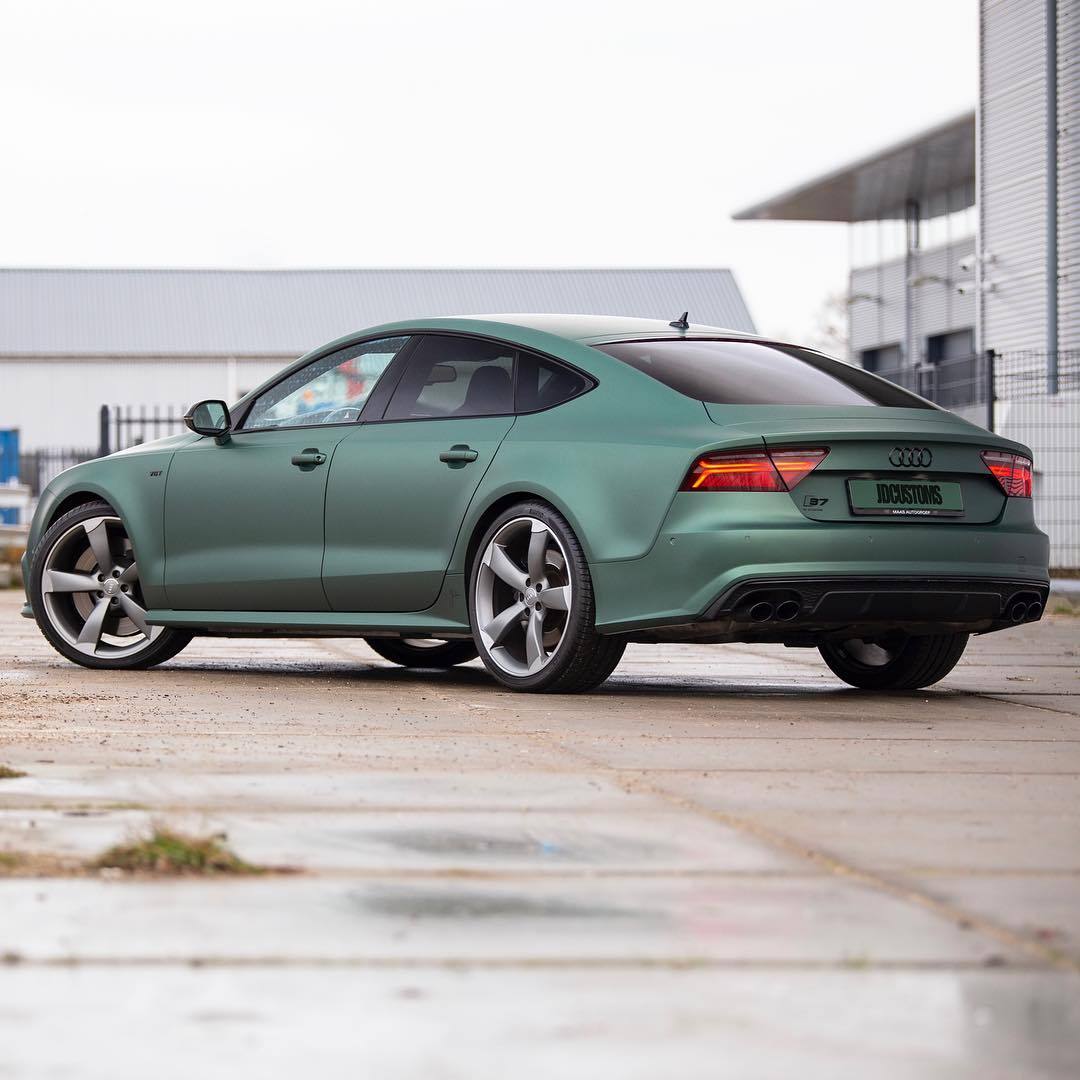 穿上绿装的奥迪s7,前45