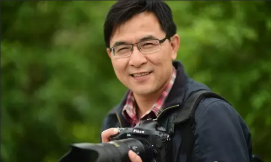 摄影师黄伟国用镜头,记录上海的城市发展,展现上海的繁华魅力