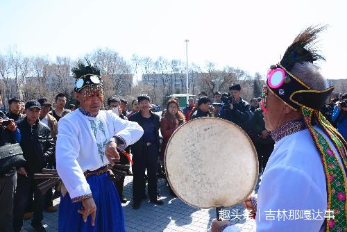 吉林满族萨满惊险祭祀表演"银针穿唇"不流一滴血!