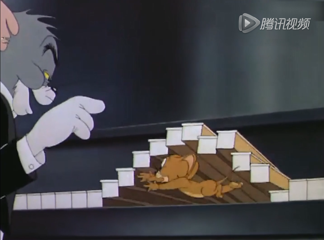 汤姆发现了杰瑞,使劲戳杰瑞所在的钢琴键,杰瑞吓得到处乱窜