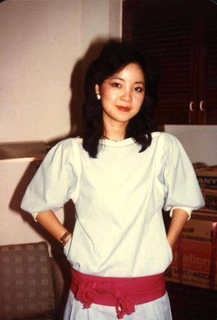 成龙因为兄弟情而舍弃了邓丽君,还说她太高贵所以娶了林凤娇