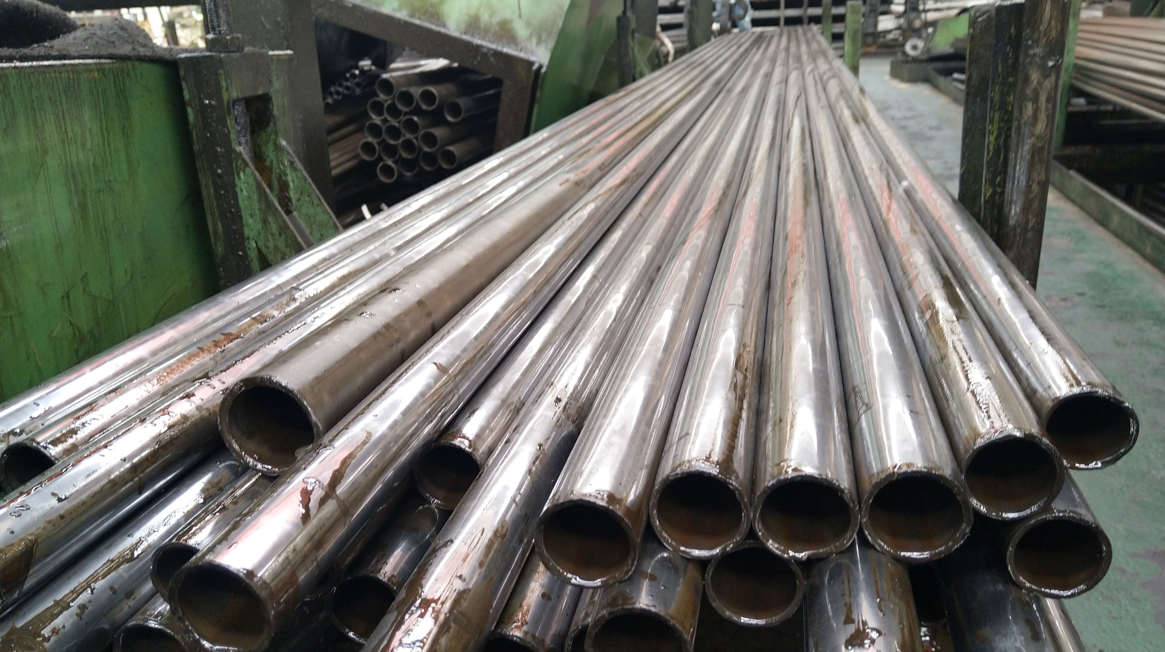 gcr15轴承钢管,模具钢管,精密管,gcr15钢管等规格型号:Φ10mm-Φ159mm