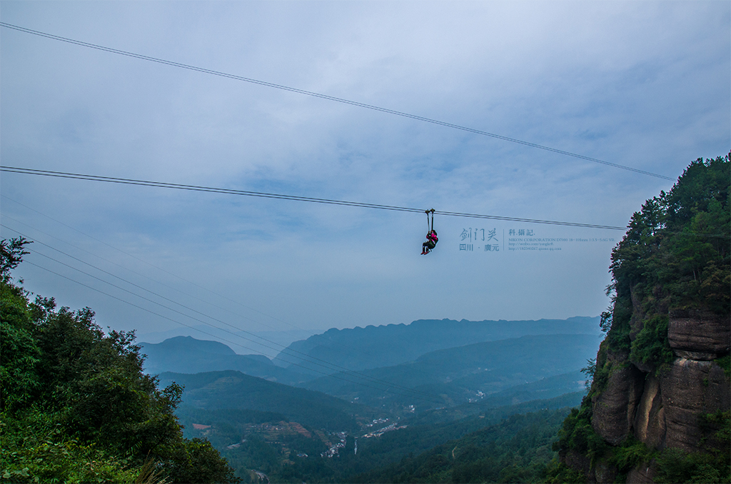 除了晋中绵山景区,武隆龙水峡地缝以外,这些山路曲折