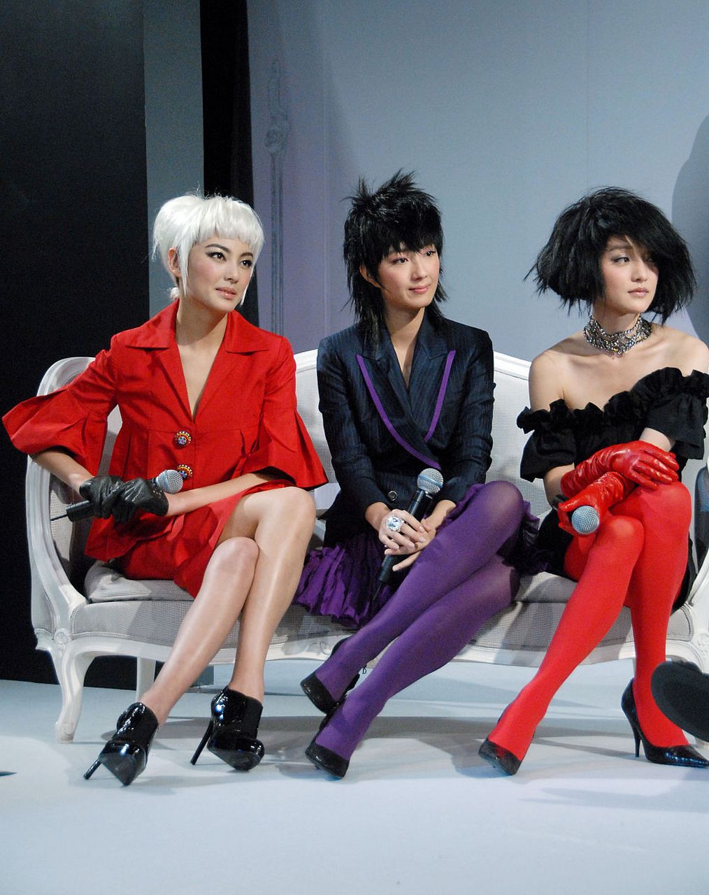 白发的张雨绮!穿红丝袜的周迅!杀马特的桂纶镁!